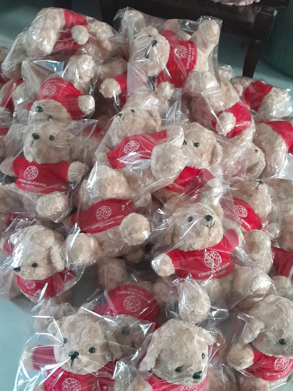 Chọn xưởng sản xuất gối cổ trực tiếp hay công ty quà tặng