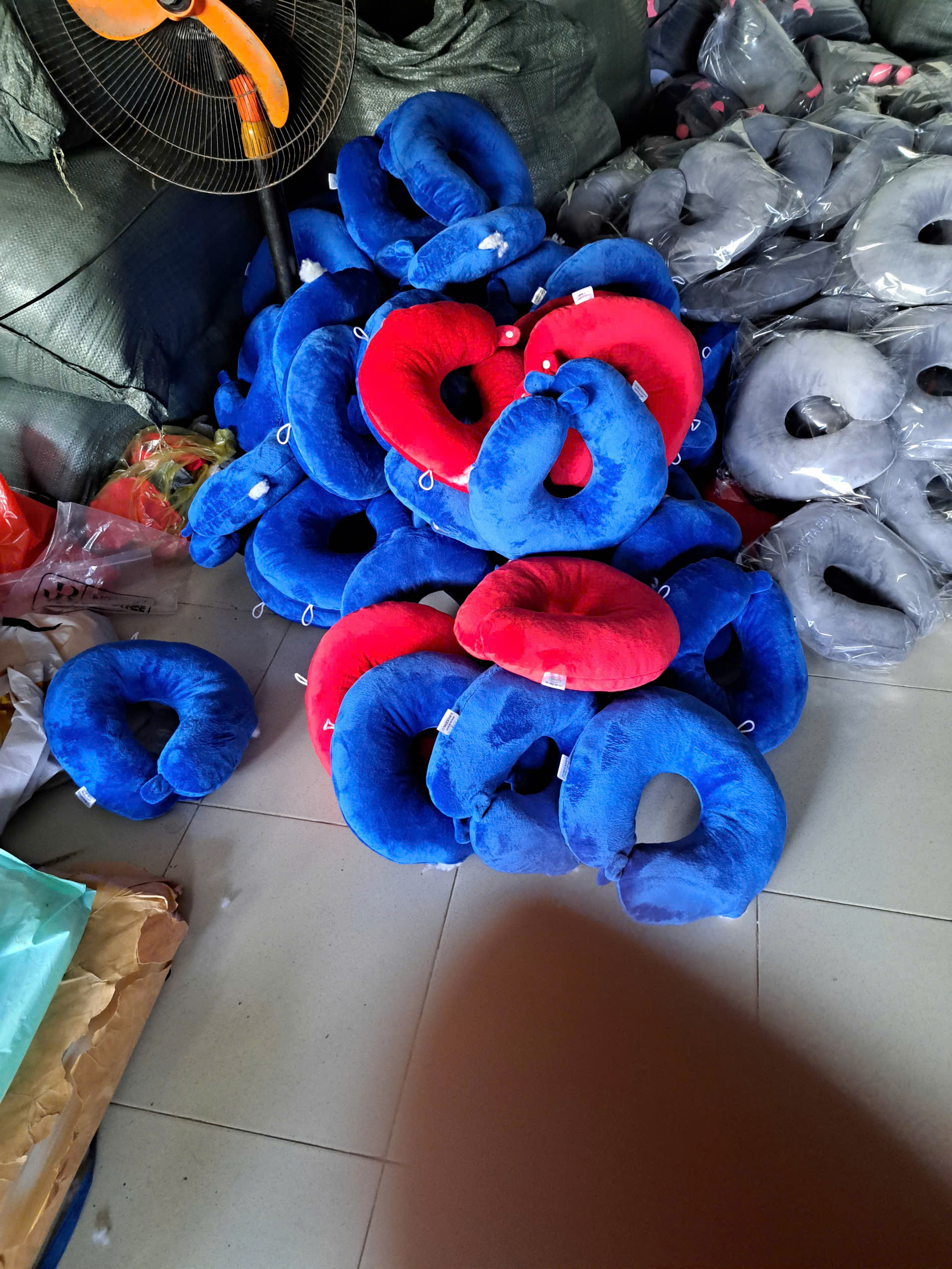 Gối cổ chữ u in thêu theo yêu cầu