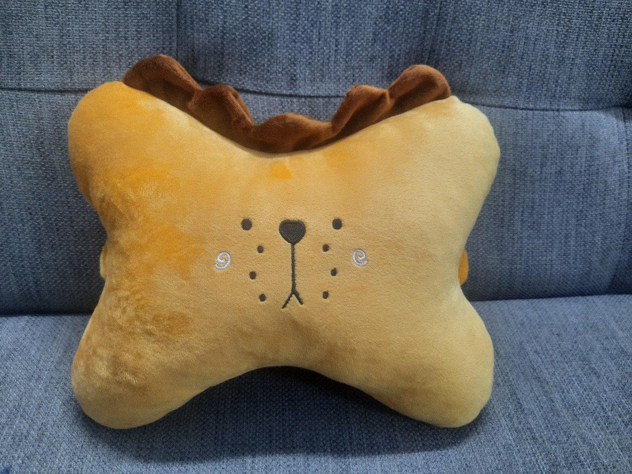 Goi-tua-co-o-to-goi-xe-hoi-in-theu-logo-gia-tot Gối tựa cổ ô tô gối xe hơi in thêu logo giá tốt