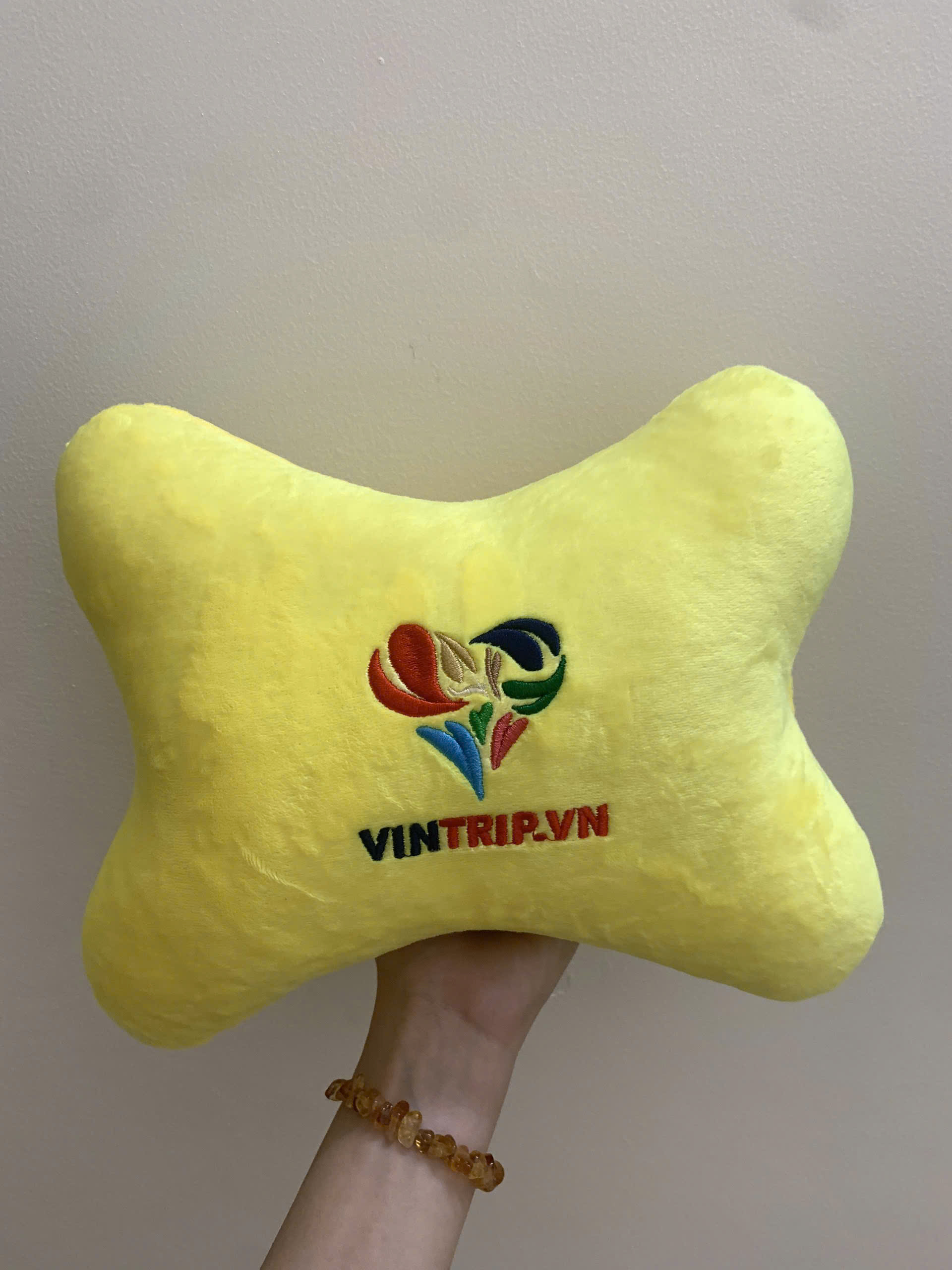 Goi-tua-co-o-to-goi-xe-hoi-in-theu-logo-gia-tot Gối tựa cổ ô tô gối xe hơi in thêu logo giá tốt