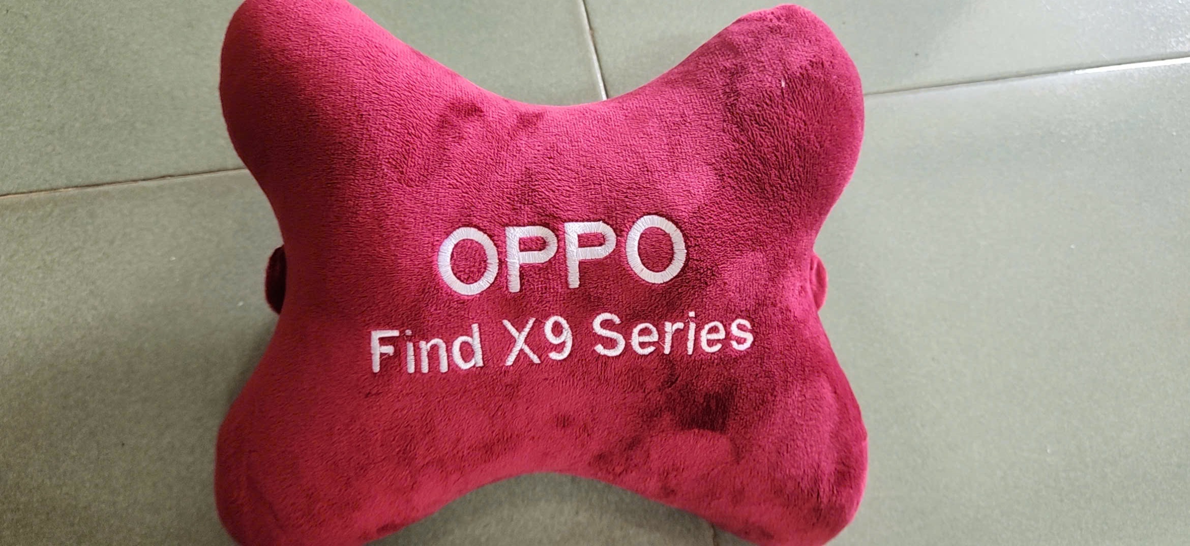 Goi-tua-co-o-to-goi-xe-hoi-in-theu-logo-gia-tot Gối tựa cổ ô tô gối xe hơi in thêu logo giá tốt