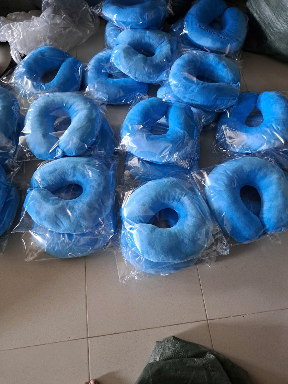 Xưởng sản xuất gối cổ chữ u giá sỉ- in thêu logo theo yêu cầu